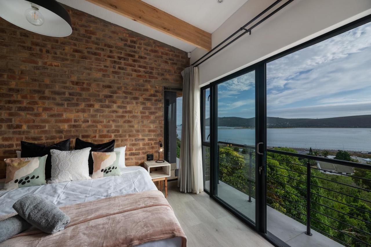 Villa Lagoon Views In Style With Solar Backup Knysna